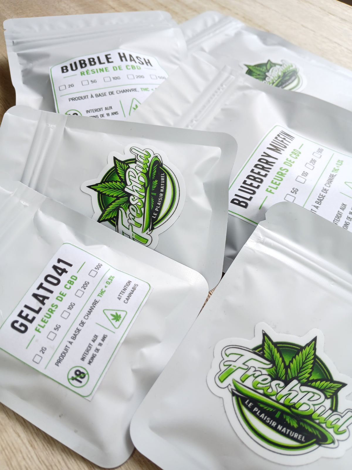 Illustration FreshBud présentant l'univers des fleurs CBD, résines CBD, packs CBD et accessoires premium